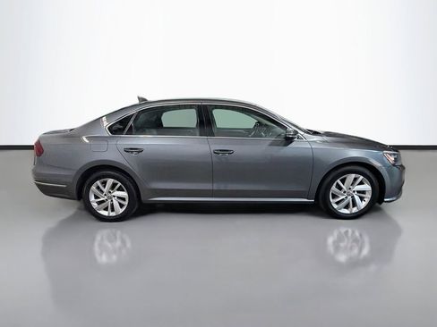 Used 2018 Volkswagen Passat 2.0T SE FWD image 11