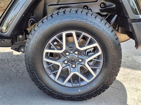 Used 2025 Jeep Wrangler Sahara image 20