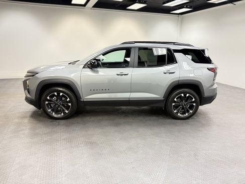 Used 2025 Chevrolet Equinox RS w/ Safety and Technology Package image 2