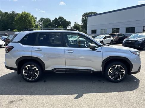 Used 2025 Subaru Forester Limited image 3