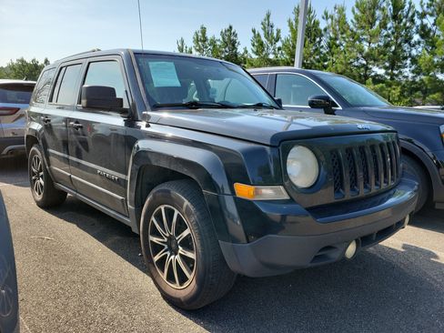Used 2015 Jeep Patriot Sport w/ Power Value Group FWD image 3