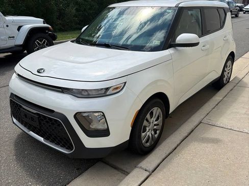 Used 2021 Kia Soul LX FWD image 3