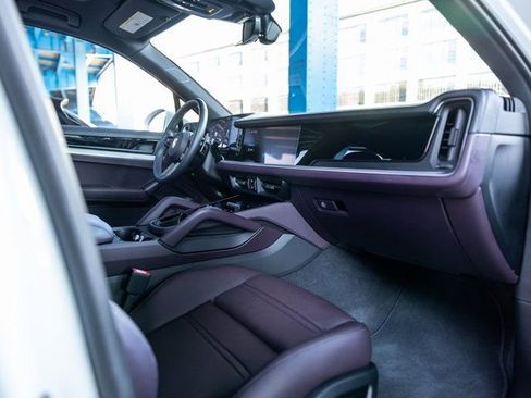 Certified 2025 Porsche Cayenne S image 52