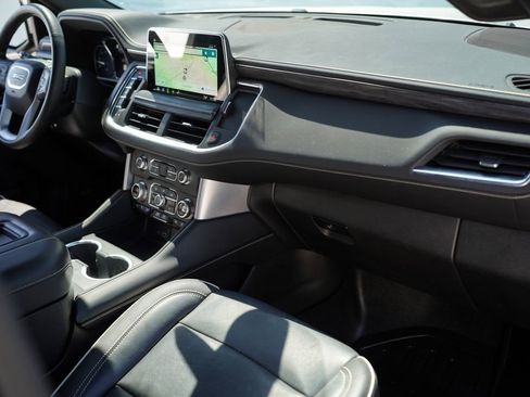 Used 2021 GMC Yukon SLT w/ SLT Premium Package image 22