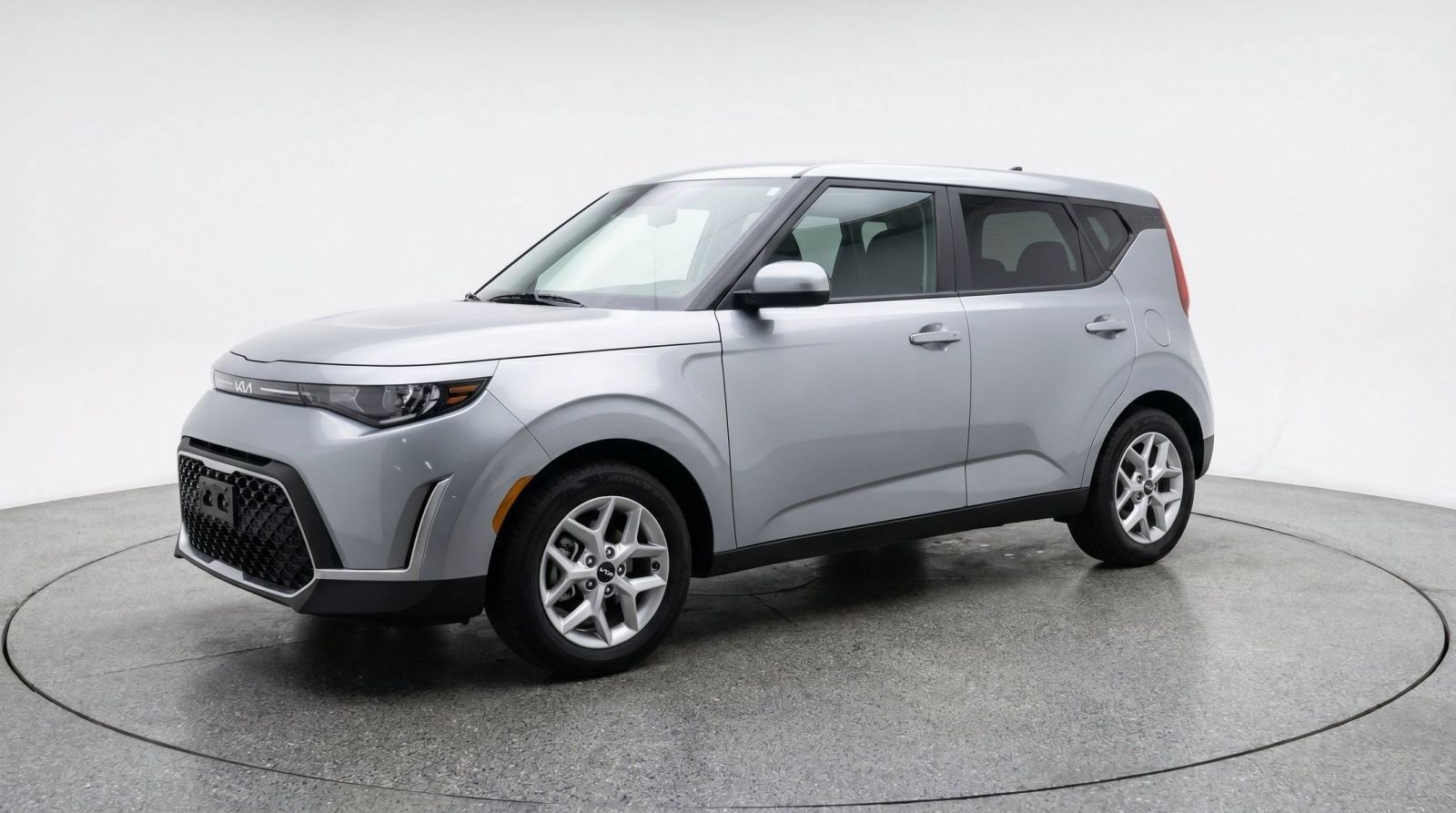 Used 2025 Kia Soul LX w/ LX Technology Package FWD image 3