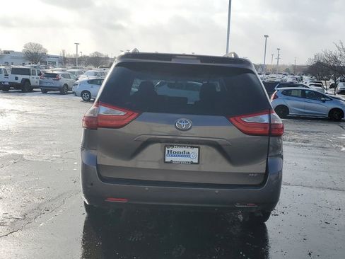 Used 2015 Toyota Sienna XLE image 6
