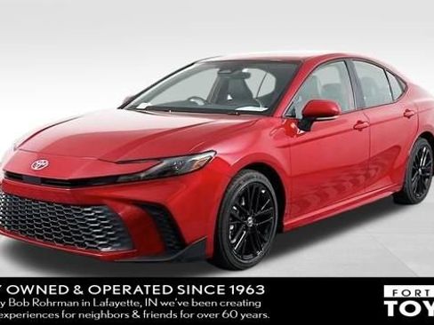 Used 2025 Toyota Camry SE image 8