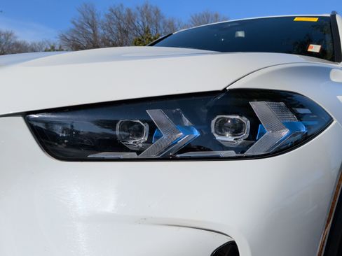 Certified 2024 BMW X5 xDrive50e image 3