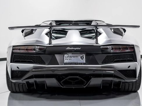 Used 2018 Lamborghini Aventador S image 9
