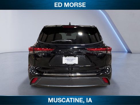 Used 2021 Toyota Highlander Limited AWD/4WD image 4