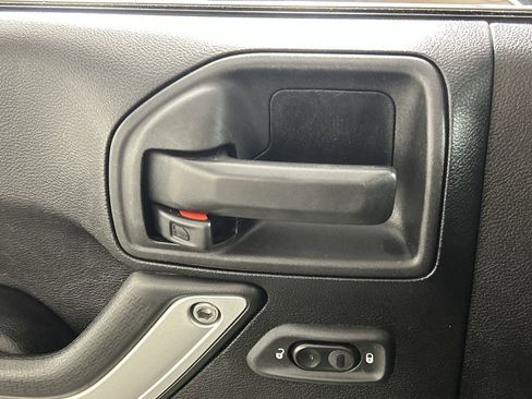 Used 2016 Jeep Wrangler Rubicon image 18