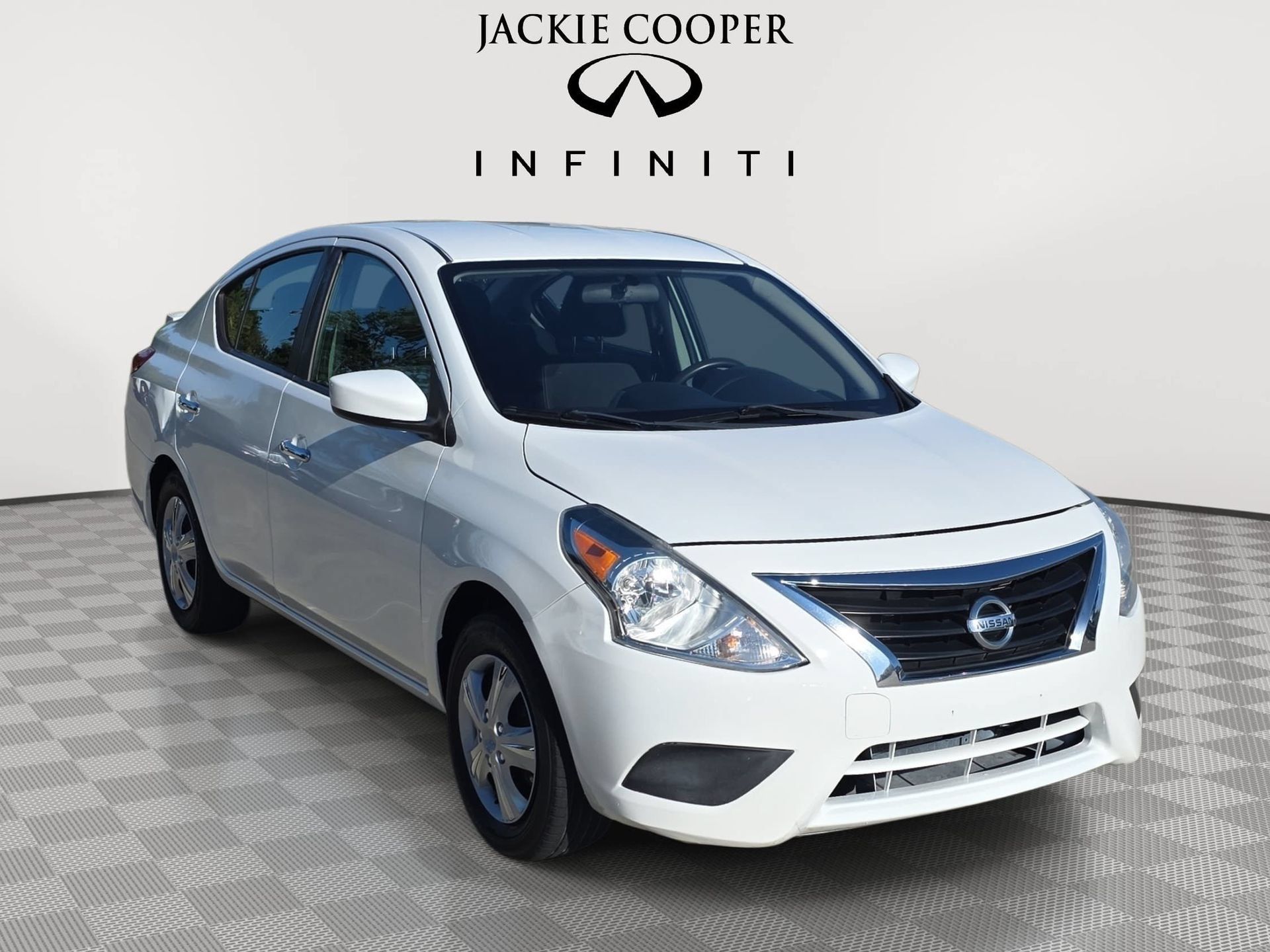 Used 2019 Nissan Versa SV FWD image 3