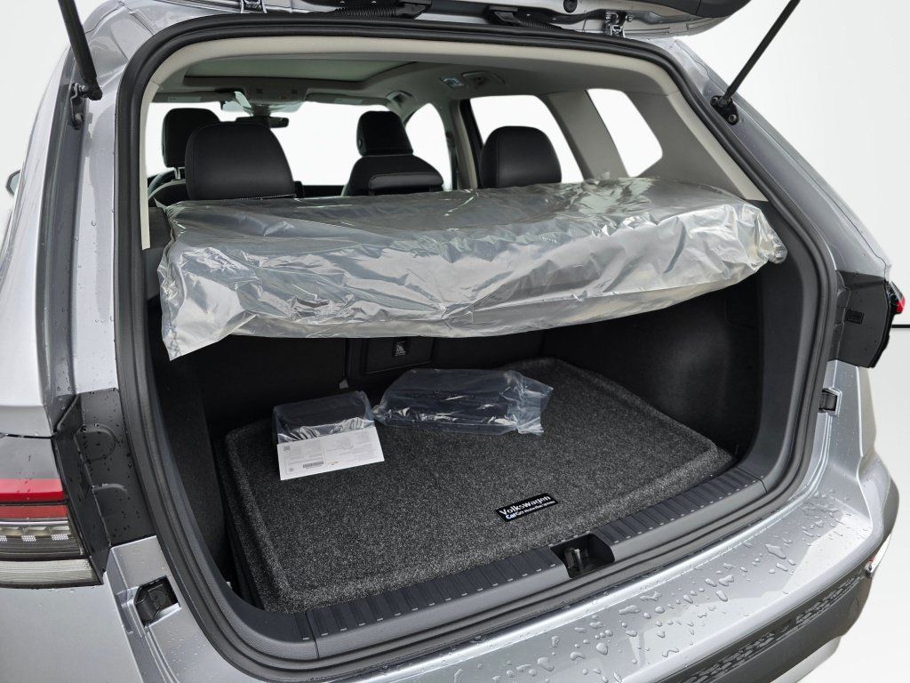 New 2026 Volkswagen Taos SE AWD/4WD image 14