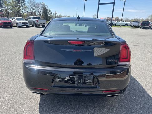 Used 2022 Chrysler 300 S image 7