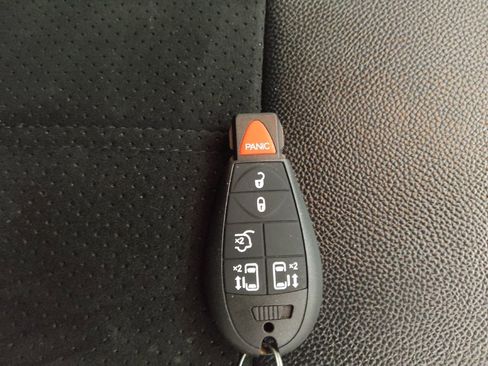 Used 2018 Dodge Grand Caravan SXT FWD image 32