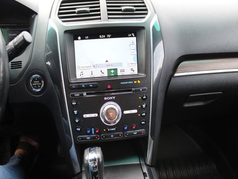 Used 2017 Ford Explorer Limited w/ Equipment Group 301A FWD image 22