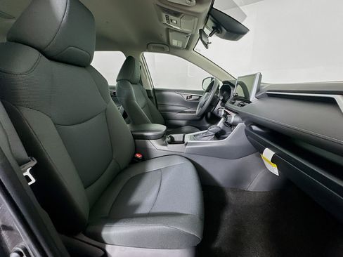Used 2025 Toyota RAV4 LE image 29