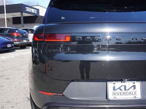 Used 2023 Land Rover Range Rover Sport SE image 18