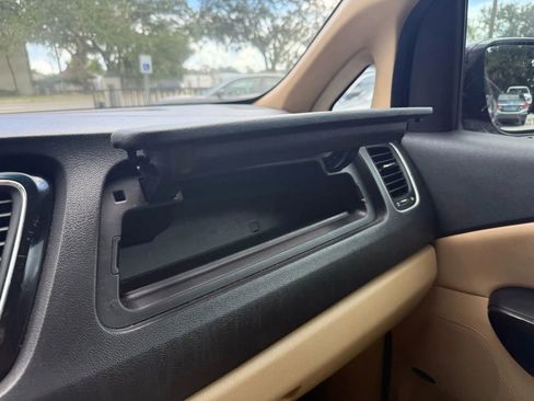 Used 2018 Kia Sedona SX image 17