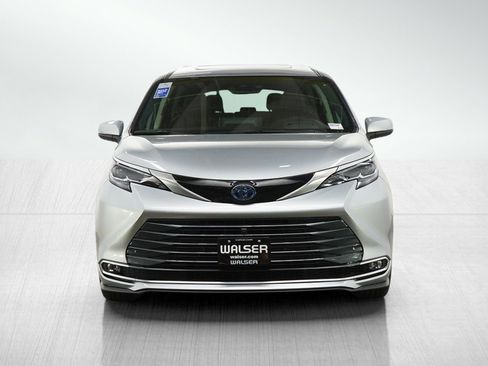 Used 2024 Toyota Sienna Platinum image 8