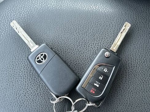 Used 2024 Toyota Camry SE FWD image 30