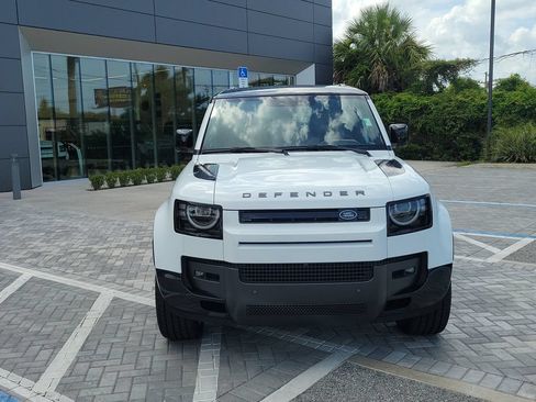 New 2026 Land Rover Defender 130 X-Dynamic SE AWD/4WD image 8
