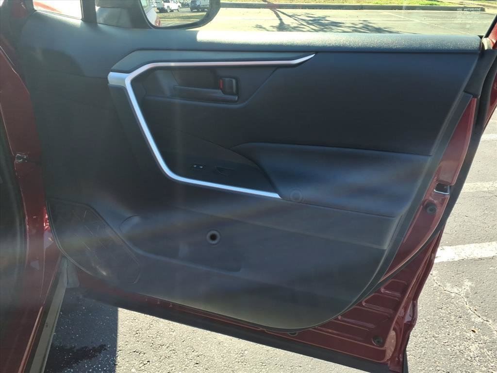 Used 2021 Toyota RAV4 LE FWD image 20