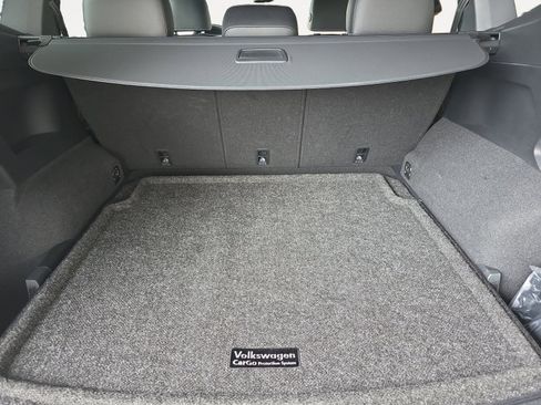 Used 2022 Volkswagen Tiguan SEL R-Line AWD/4WD image 10