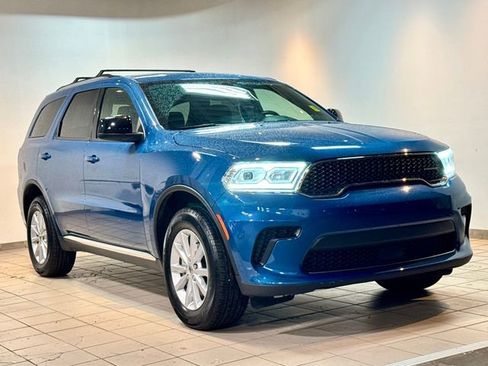 Used 2024 Dodge Durango SXT image 3