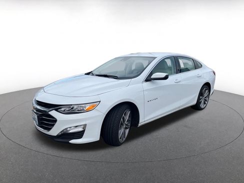 Used 2024 Chevrolet Malibu LT image 3