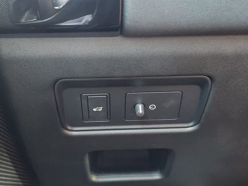 Used 2019 Land Rover Discovery HSE image 25