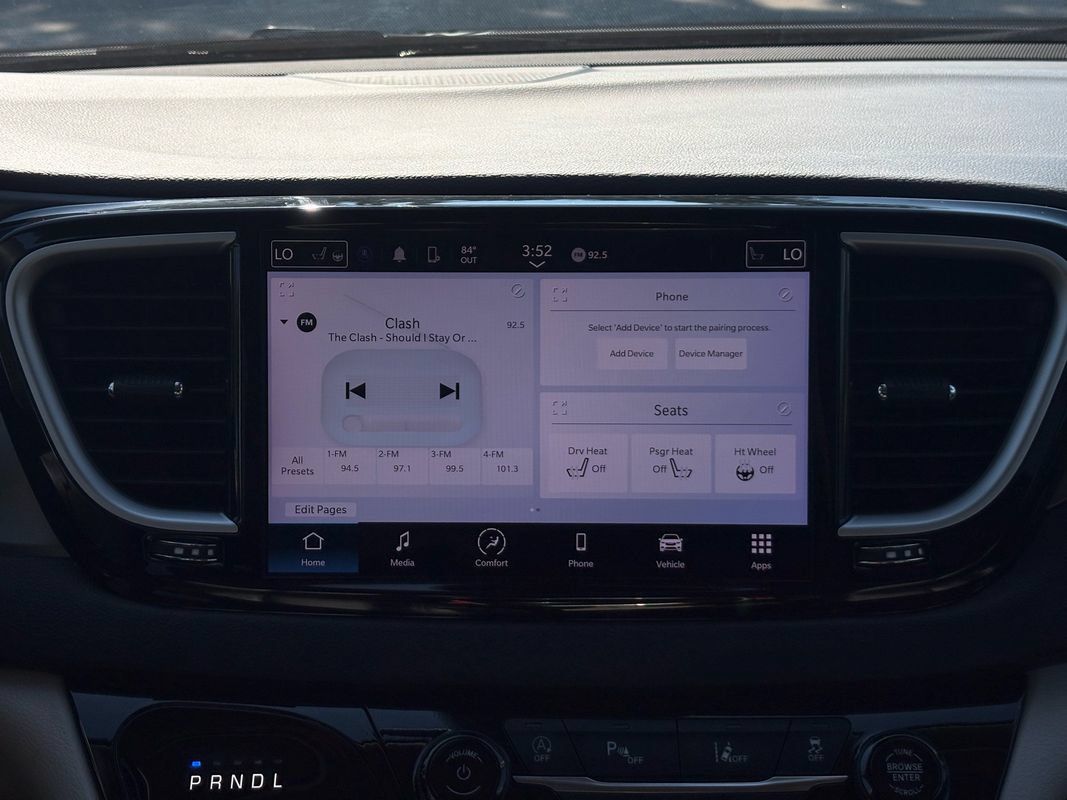 Used 2024 Chrysler Pacifica Touring-L FWD image 17