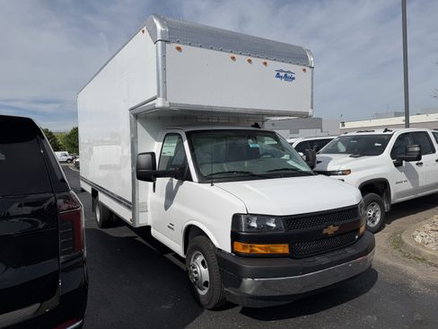 New 2026 Chevrolet Express 4500 w/ Power Convenience Package RWD image 2