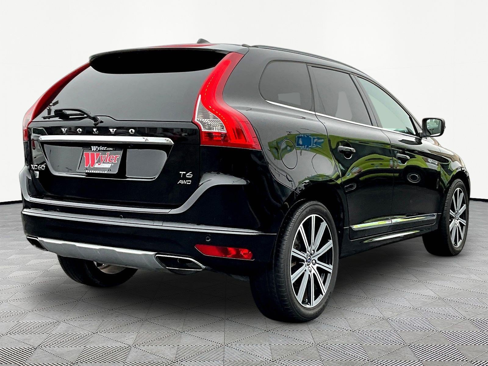 Used 2017 Volvo XC60 T6 Inscription w/ Climate Package AWD/4WD image 6