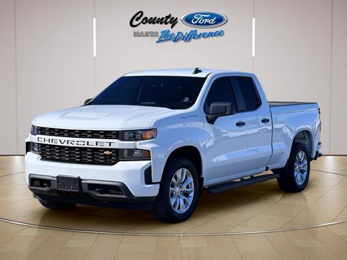 Used 2021 Chevrolet Silverado 1500 Custom image 2