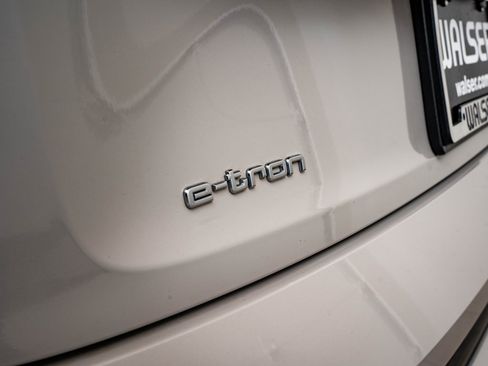 Used 2021 Audi e-tron Prestige w/ Prestige Package image 20