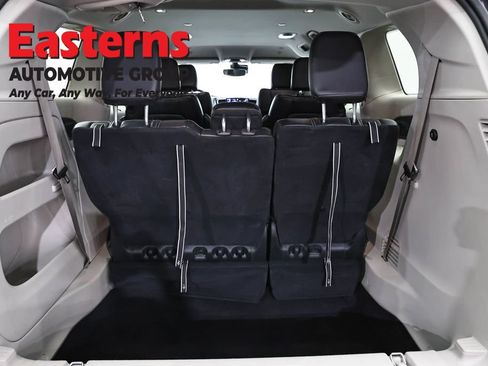 Used 2023 Chrysler Pacifica Touring-L FWD image 9