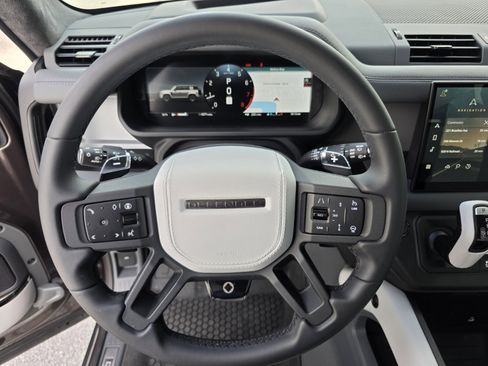 Used 2025 Land Rover Defender 110 AWD/4WD image 18
