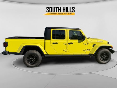 Certified 2023 Jeep Gladiator Sport AWD/4WD image 6