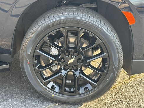 Used 2022 Chevrolet Suburban LT w/ Luxury Package image 15