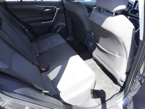 Used 2025 Toyota RAV4 XLE AWD/4WD image 26