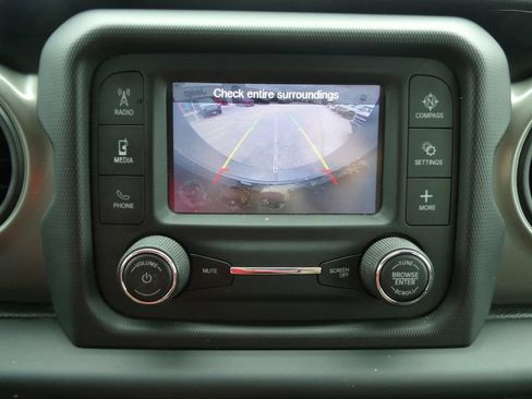 Used 2018 Jeep Wrangler Unlimited Sport S AWD/4WD image 28