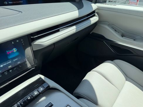 New 2026 Lincoln Navigator L Reserve AWD/4WD image 32