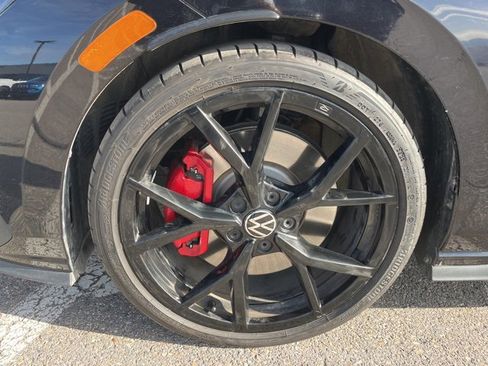 Used 2024 Volkswagen GTI SE image 9