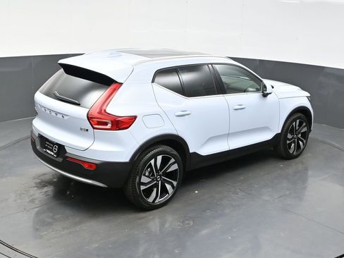Used 2024 Volvo XC40 B5 Ultimate image 27