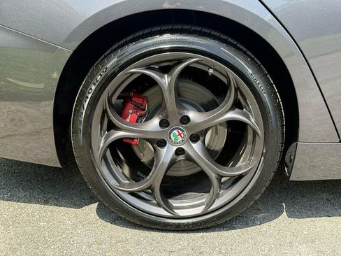 Used 2017 Alfa Romeo Giulia Ti w/ TI 19" Sport Package RWD image 35