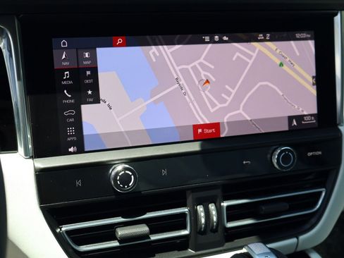 Certified 2026 Porsche Macan S AWD/4WD image 18