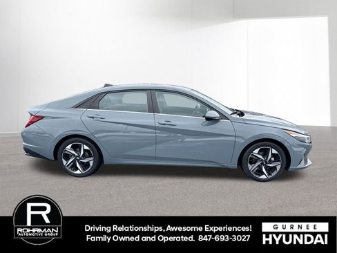 Used 2023 Hyundai Elantra Limited w/ Preferred Accessory Package image 10