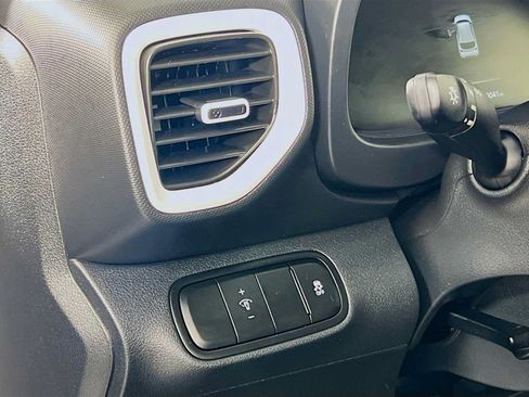 Certified 2025 Hyundai Venue Limited FWD image 10