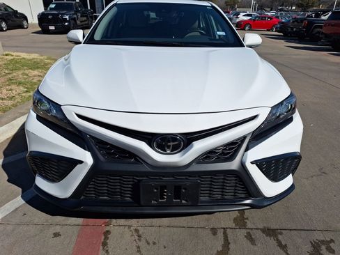 Used 2024 Toyota Camry SE image 9